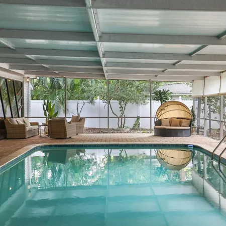 Golden Retreat: Expansive 6Br Home W Heated Pool ~