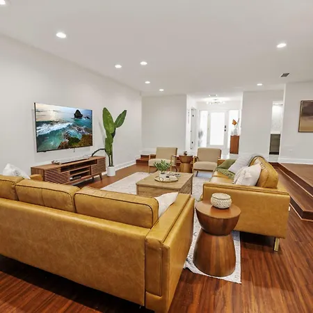 Golden Retreat: Expansive 6Br Home W Heated Pool ~